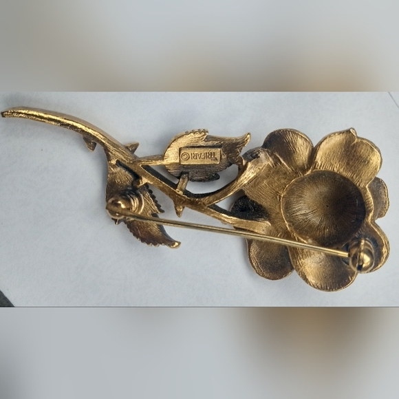Trifari Crown Gold Tone Brushed VTG Rose Flower Brooch + Earrings 1960's Set - Picture 13 of 14